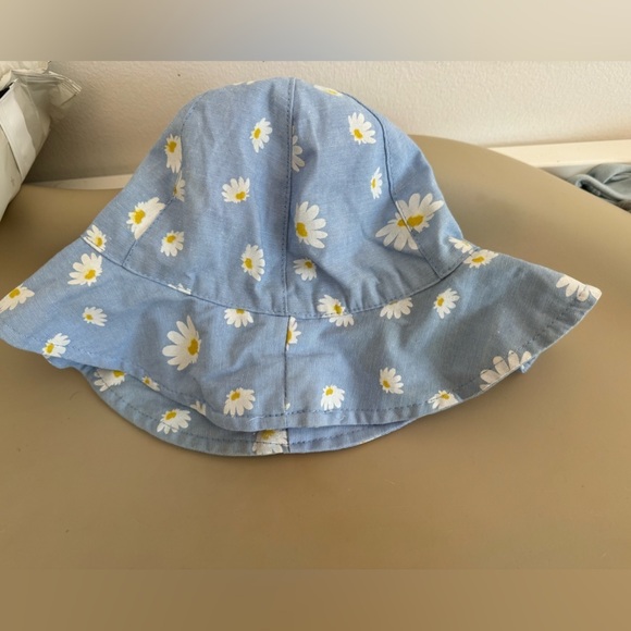 Baby Summer Bucket Hat with Daisies - Picture 2 of 6
